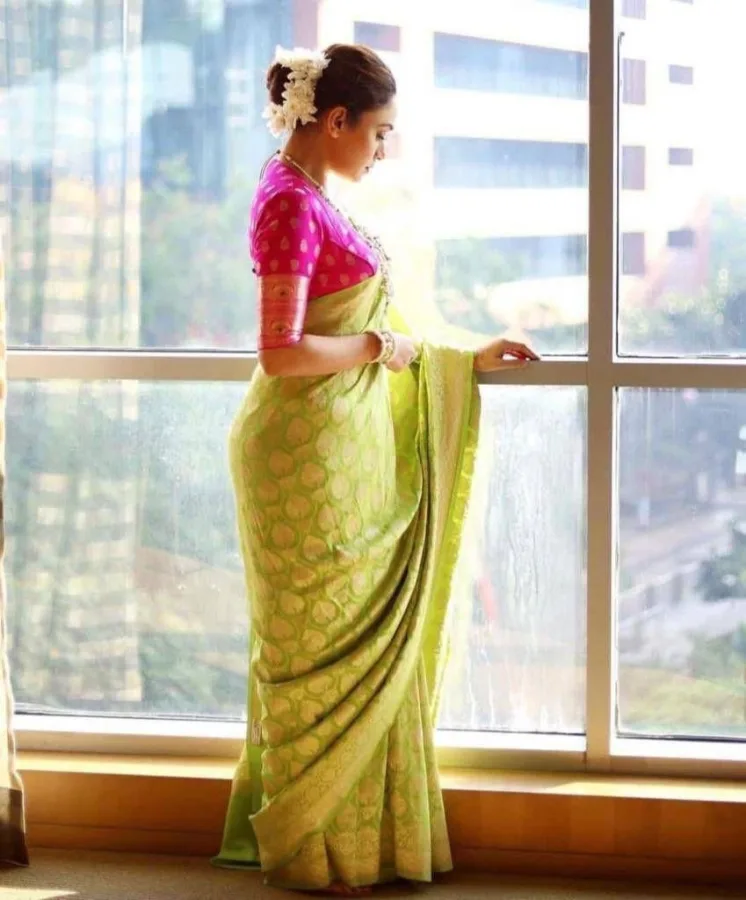 Soft Lichi Silk Jacquard Work Festival Wear Green Saree for Women